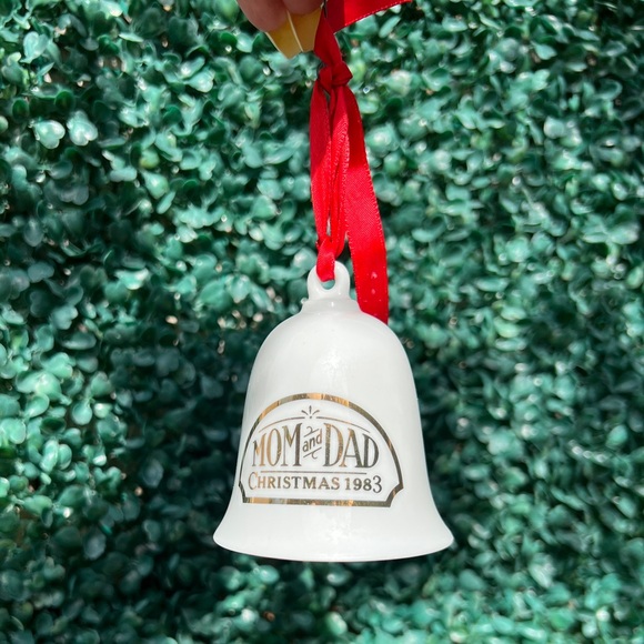 Vintage Hallmark 1983 Mom and Dad Christmas ornament - Picture 1 of 6